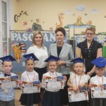 Dzieci pasowane z grupy Smerfy