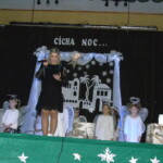 Nauczycielka zapowiada występ