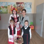 Dzieci w strojach pałuckich