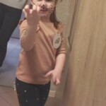 Dziewczynka z pomalowaną twarzą