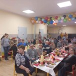 Dziadkowie przy stole