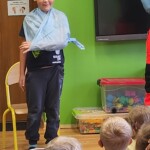 Pokaz zabezpieczenia ręki złamanej