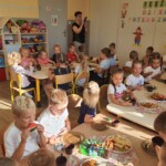 Słodki poczęstunek grupy Wiewiórek i Skrzaty