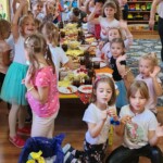 Słodki poczęstunek grupy Smerfy i Leśne Duszki