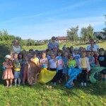 Zdjęcie grupowe Smerfów i Skrzatów