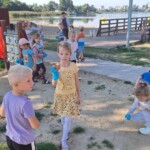 Zbieranie śmieci przez dzieci