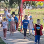 Zbieranie śmieci przez dzieci