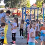 Zbieranie śmieci przez dzieci