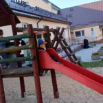 Zabawy na zjeżdżalni