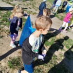 Zbieranie śmieci przez dzieci