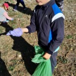 Zbieranie śmieci przez dzieci