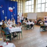 Dzieci wykonujący zadanie