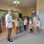 Chetne dzieci na scenie