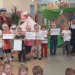 Rozmowa aktorów z dziećmi