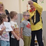 Rozmowa aktorów z dziećmi