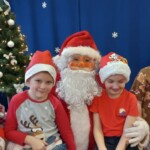 Dzieci z Mikołajem