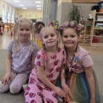 Dziewczynki z szalonymi fryzurami