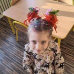 Dziewczynka w szalonej fryzurze